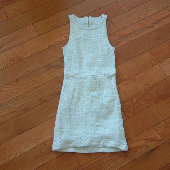 White Layered Floral Lace FormFitting Short Elegant Sexy Cocktail Dress Size XS - Picture 1 of 15